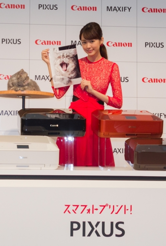 桐谷美玲さんが ブサかわ猫の“スマフォトプリント”に挑戦