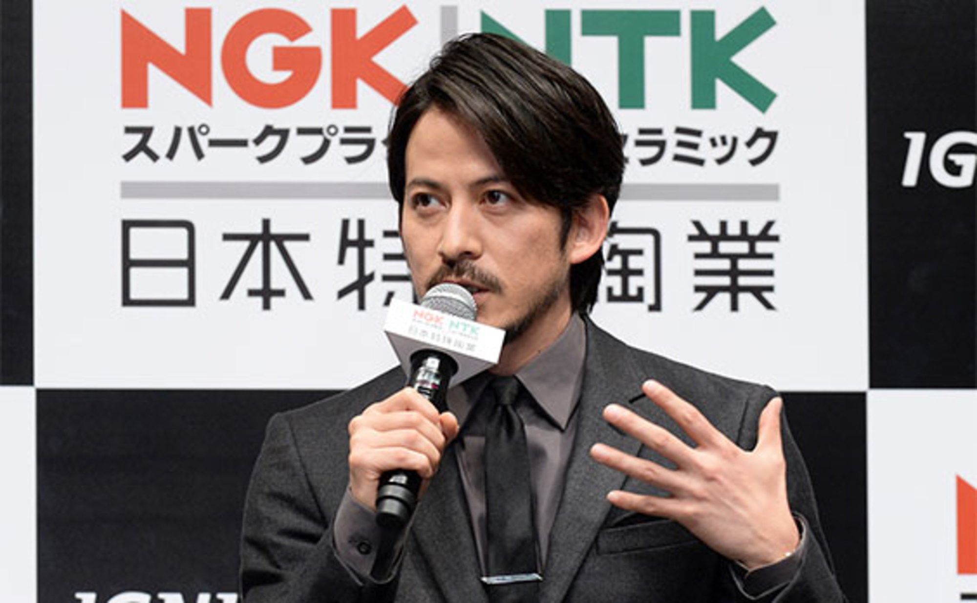 特殊で何が悪い？」 日本特殊陶業、新CMに岡田准一さん