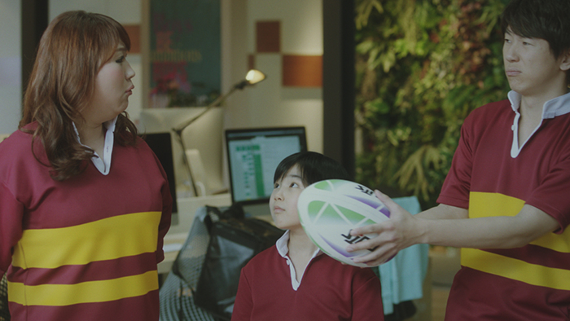 クラフトボス」新テレビCM 個性派3人が入社で、ワンチーム誕生