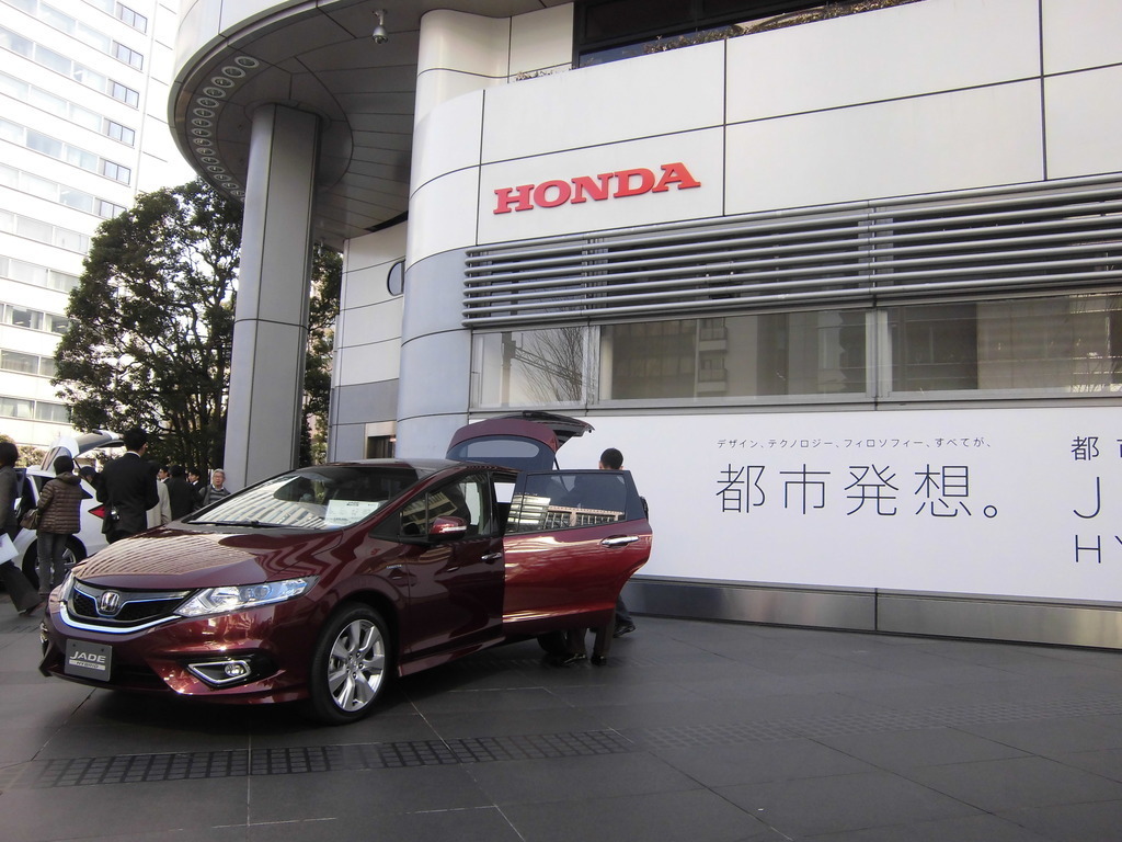 HONDA、6人乗りの新型乗用車「JADE（ジェイド）」を発表 日本の都市
