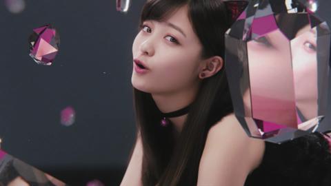 橋本環奈さんが黒猫に!? メンソレータム新テレビCM