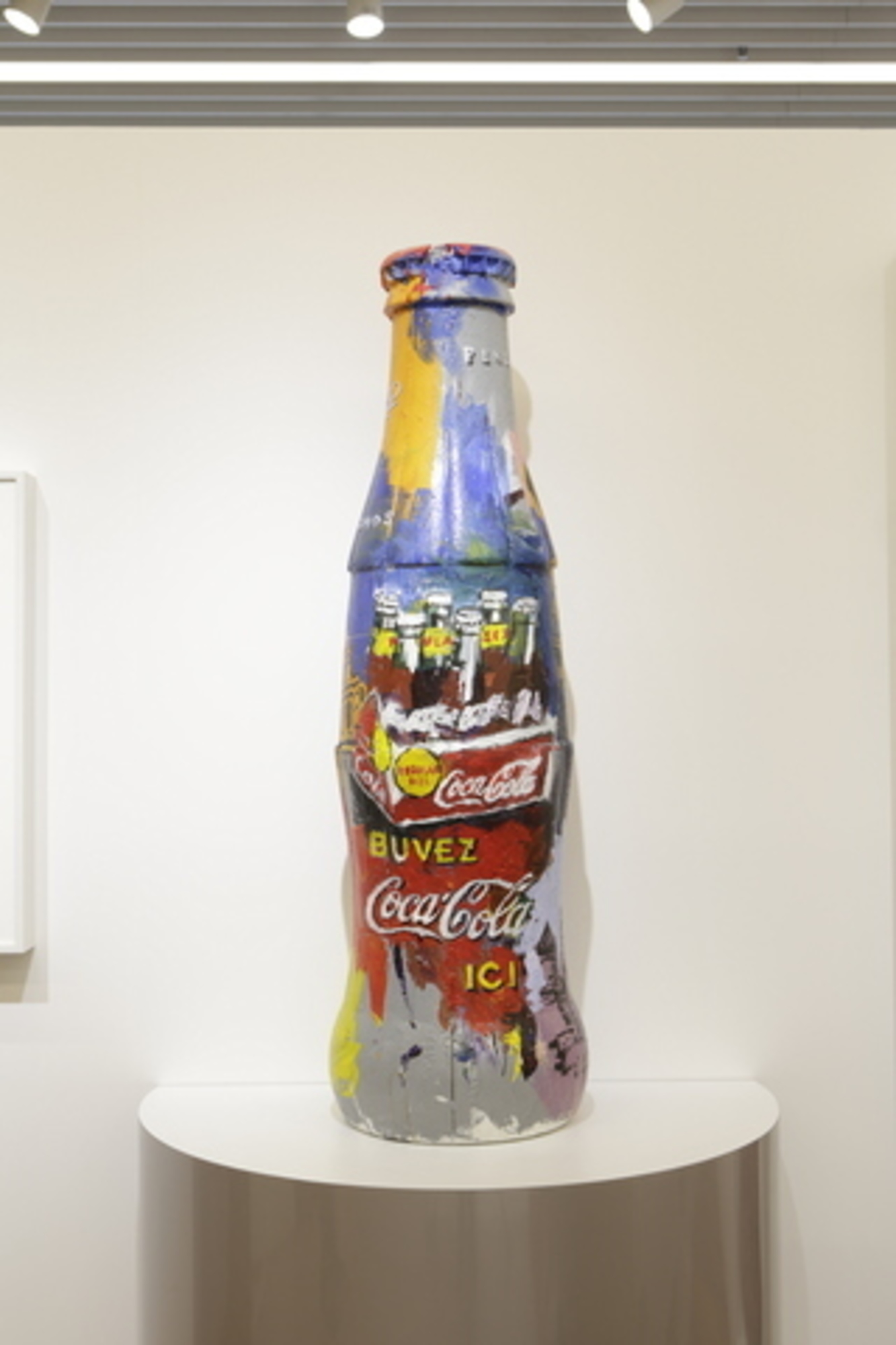 コカ・コーラ」ボトル100周年記念 “コンツアーボトル”を題材にした