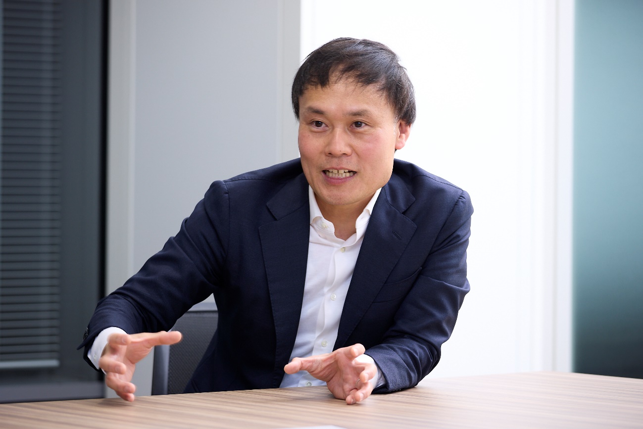 スーツを着た男性

AI 生成コンテンツは誤りを含む可能性があります。
