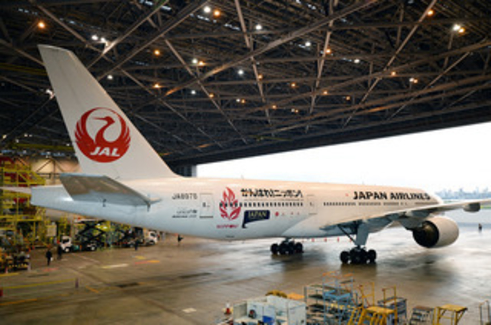 日本選手団を応援 JAL特別塗装機が就航